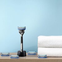 Подарочный набор Gillette Fusion Proglide 5 сменных кассет + подставка - Превью изображения №6 — Интернет-магазин Time-Shop