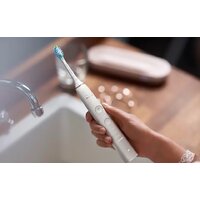 Электрическая зубная щетка Philips HX9911/94 - Превью изображения №7 — Интернет-магазин Time-Shop