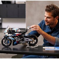 Конструктор LEGO Technic 42130 BMW M 1000 RR - Превью изображения №5 — Интернет-магазин Time-Shop