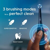 Электрическая зубная щетка Oral-B iO2 Electric Toothbrush with Travel Case (Night Black) - Превью изображения №8 — Интернет-магазин Time-Shop