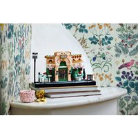 Конструктор LEGO Icons Французское кафе 10362 - Превью изображения №10 — Интернет-магазин Time-Shop