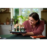 Конструктор LEGO Icons Французское кафе 10362 - Превью изображения №8 — Интернет-магазин Time-Shop