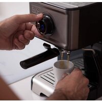 Рожковая кофеварка Black & Decker BXCO1200E - Превью изображения №7 — Интернет-магазин Time-Shop