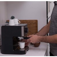 Рожковая кофеварка Black & Decker BXCO1200E - Превью изображения №6 — Интернет-магазин Time-Shop