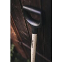 Лопата совковая Fiskars 1066723 - Превью изображения №5 — Интернет-магазин Time-Shop