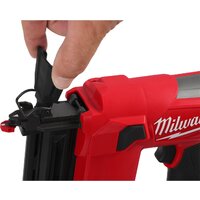Гвоздезабиватель Milwaukee M12 FCN18GS-0X 4933493355 (с 2-мя АКБ, кейс) - Превью изображения №3 — Интернет-магазин Time-Shop