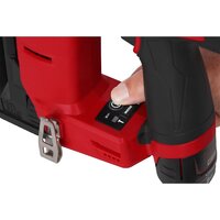 Гвоздезабиватель Milwaukee M12 FCN18GS-0X 4933493355 (с 2-мя АКБ, кейс) - Превью изображения №4 — Интернет-магазин Time-Shop