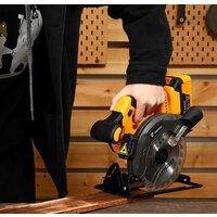 Дисковая (циркулярная) пила Deko DKCS20 063-4024 (с 2-мя АКБ) - Превью изображения №5 — Интернет-магазин Time-Shop