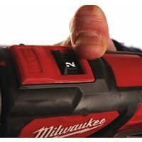 Ударная дрель-шуруповерт Milwaukee M12 BPD-202C 4933441940 (с 2-мя АКБ, кейс) - Превью изображения №4 — Интернет-магазин Time-Shop