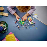 Конструктор LEGO Friends Электромобиль и зарядное устройство 42609 - Превью изображения №11 — Интернет-магазин Time-Shop