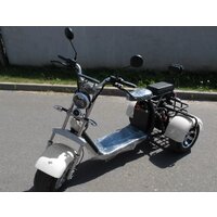 Электроскутер Yakama AP-H0003G (черный) - Превью изображения №5 — Интернет-магазин Time-Shop